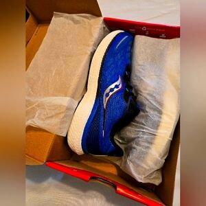 Saucony Mens Triumph 19 Running Sneakers